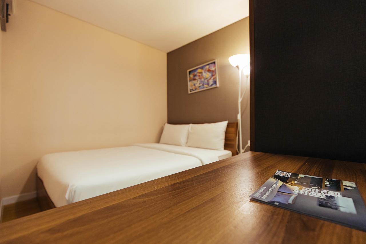 Roomme Hospitality Nang Linchee Branch 방콕 외부 사진